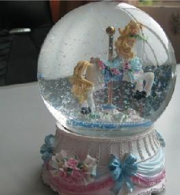 從樹脂工藝到個性禮品 探索煙灰缸、擺件與護膚品容器的藝術與商業